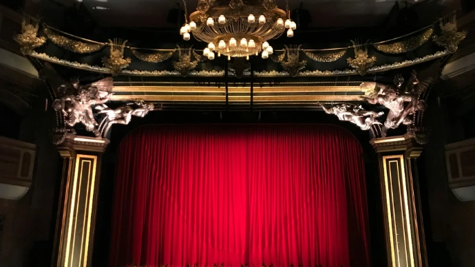 red curtain stage